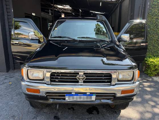 TOYOTA HILUX 2.8 DLX 4X4 CD 8V DIESEL 4P MANUAL